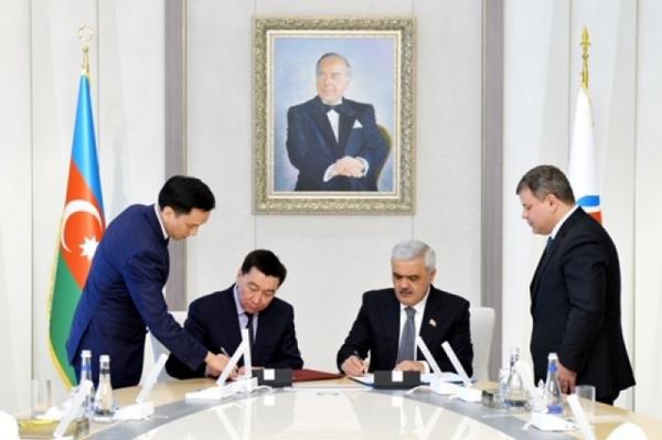 جمهوری آذربایجان و قزاقستان تفاهمنامه همکاری انرژی امضا کردند